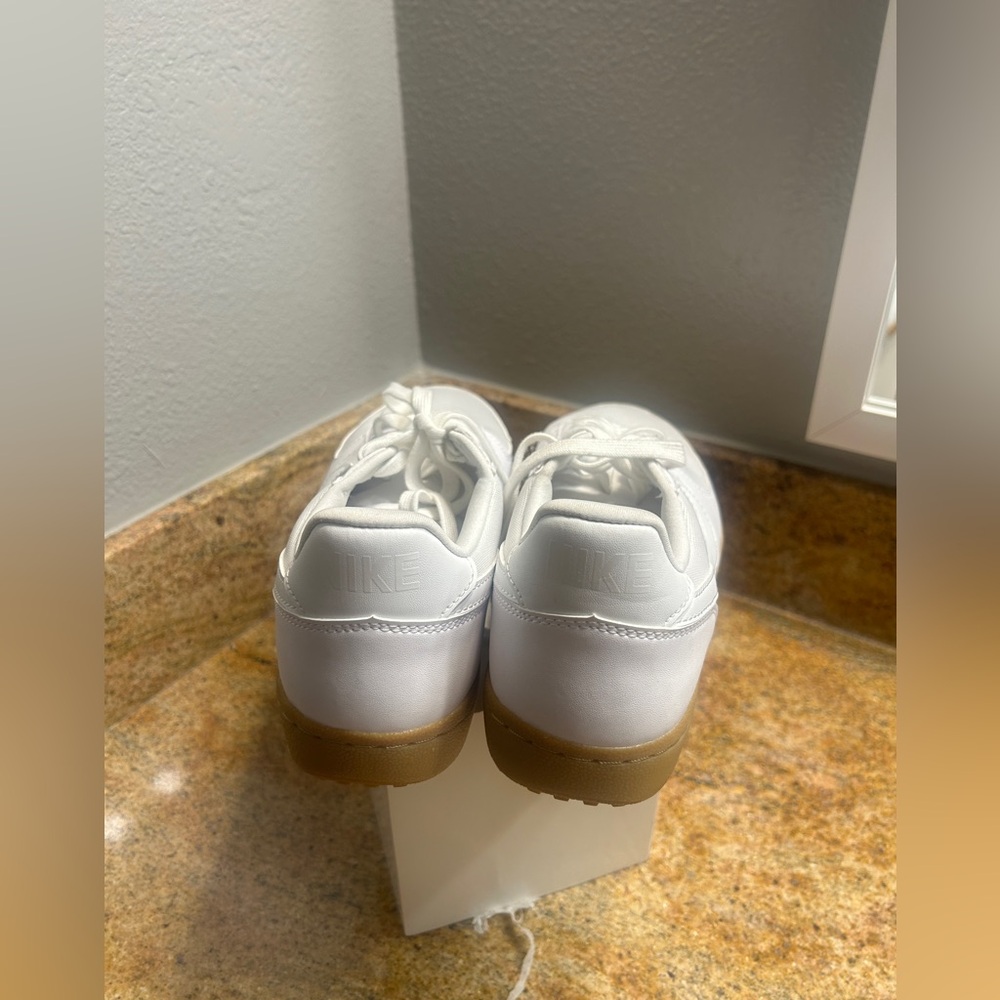 Women's Nike Field General Sneaker (Women) 11 Good used condition sneaker - Picture 3 of 7